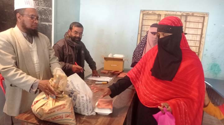 Red rice and red wheat were distributed among the beneficiaries